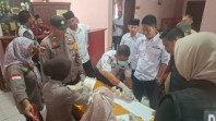 Polsek Rupat Gelar Sidak Cek Urine di Pangkalan Nyirih, Seluruh Aparatur Desa Negatif Narkoba