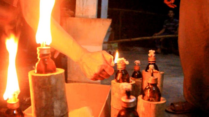 Lestarikan Tradisi Daerah Warga Keramat Apeh Rohul Pasang Ratusan Lampu Colok