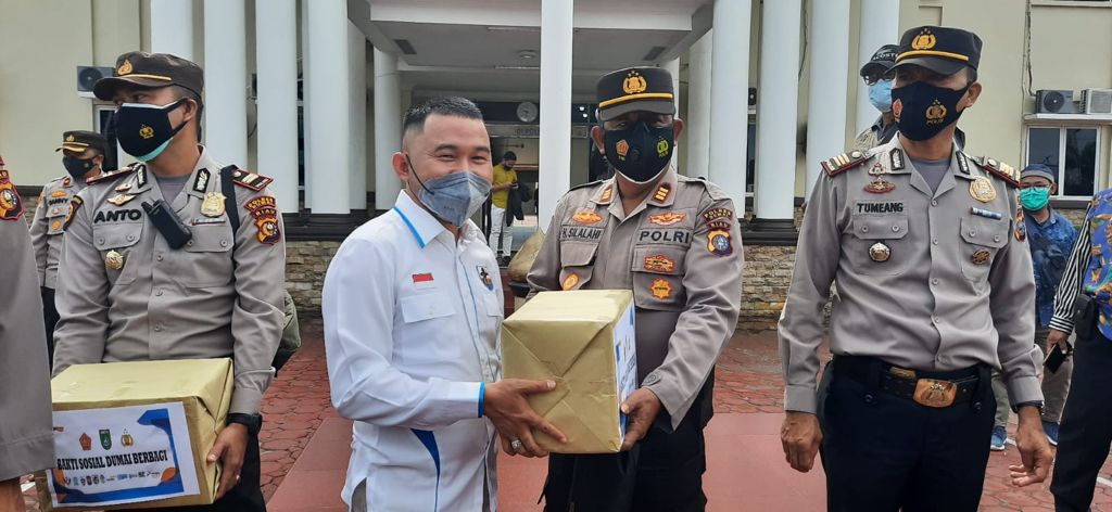 DPD KNPI Riau Bagikan 1 Ton Beras Untuk Masyarakat