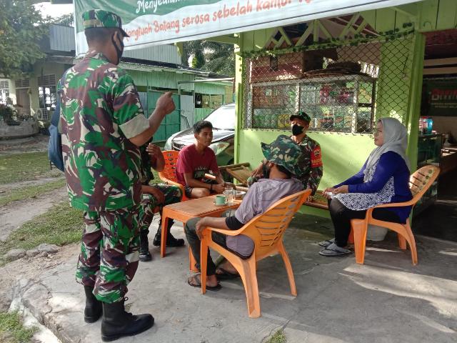 Babinsa Himbau Masyarakat Selalu Gunakan Masker dan Ikuti Protokol Kesehatan