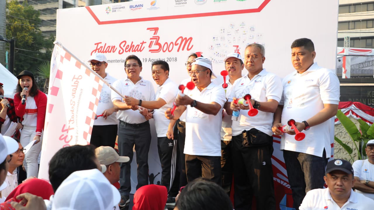 Keluarga Besar BUMN dan Ribuan Warga DKI Jakarta Ikuti Jalan Sehat 7.300 meter