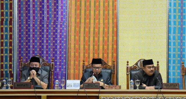 Bupati Jawab Pandangan Umum dari Fraksi-Fraksi DPRD