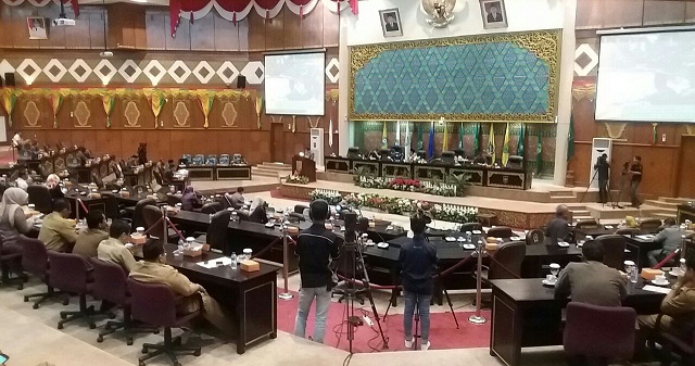 Sidang Paripurna DPRD Riau hanya dihadirin 33 Legislator