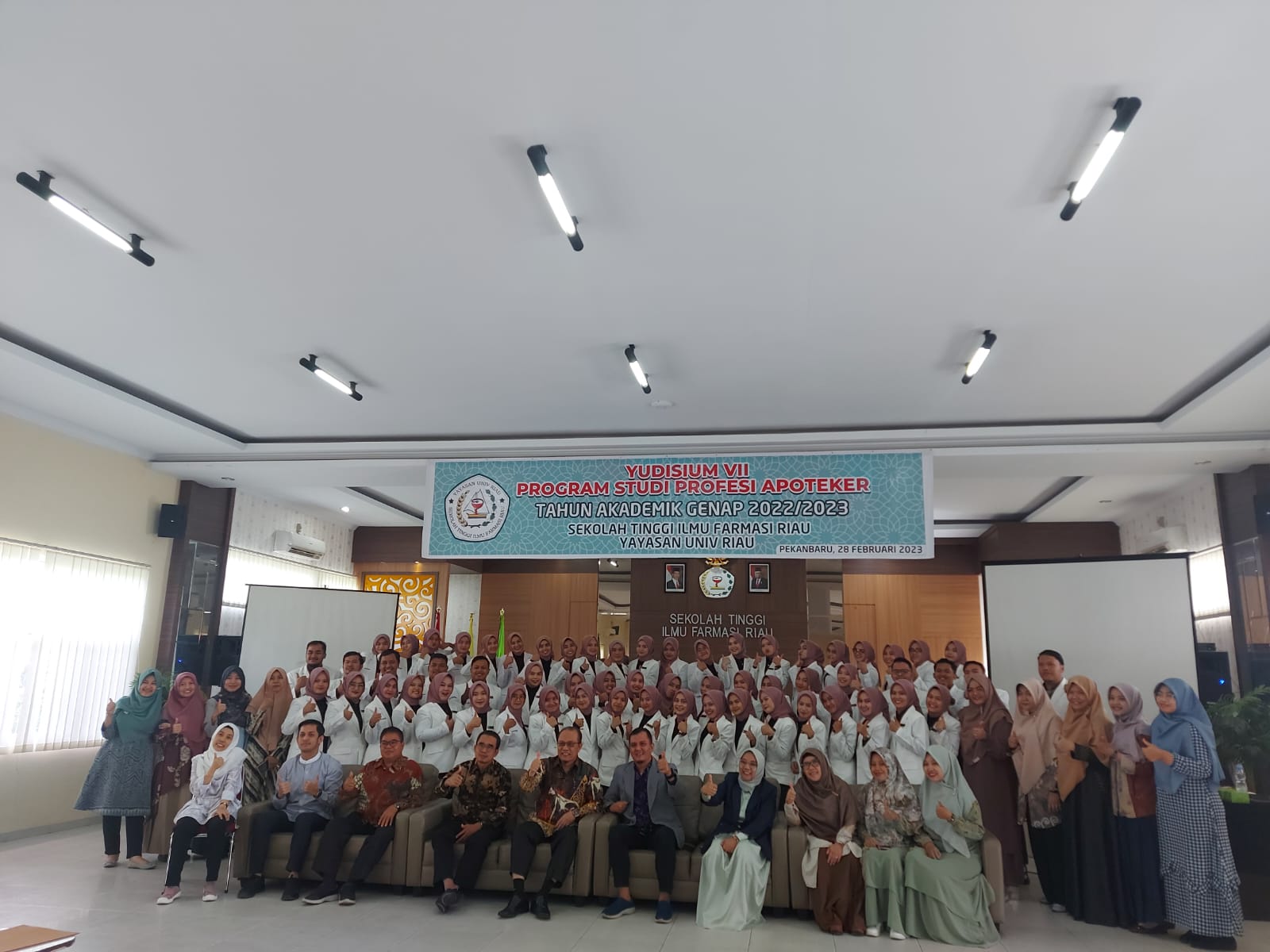 STIFAR RIAU YUDISIUM 61 ORANG LULUSAN APOTEKER