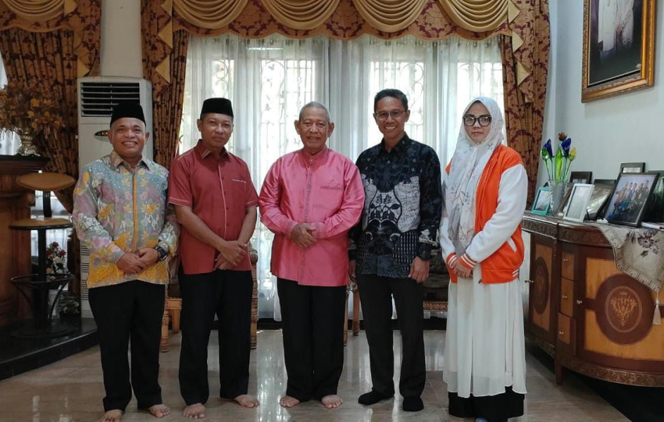 Mohon Nasihat, Doktor Ikhsan Kunjungi Mantan Gubri Saleh Djasit di Kediamannya