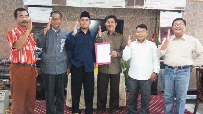 Ketua DPD Pika Riau Khairuddin Serahkan DPC Pika Kabupaten Pelalawan
