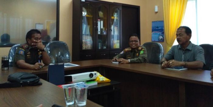 Satpol PP Riau Tertibkan Pajak Alat Berat