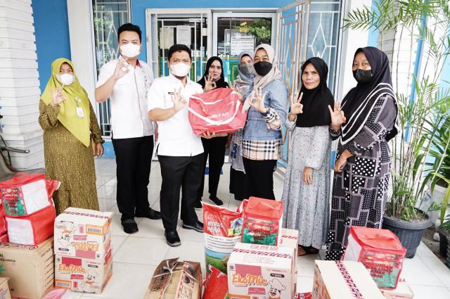 Penyerahan Bantuan Kepada Keluarga Yang Terkena Musibah Kebakaran