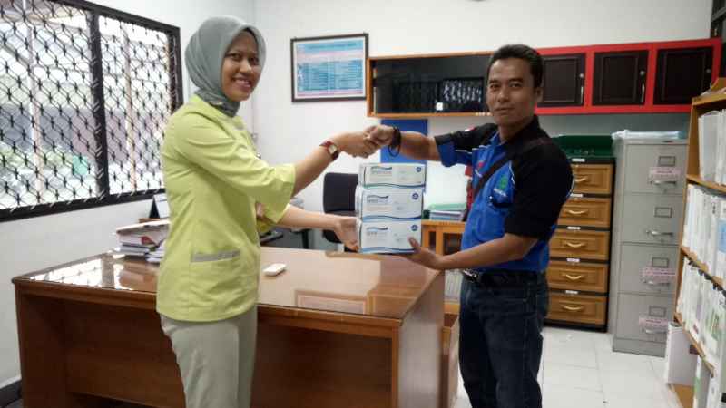 Peduli Korban Karhutlah, RS Awal Bros Chevron Salurkan Masker Melalui PPAI
