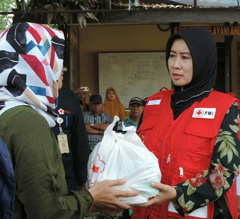 Ketua PMI Inhil  Kunjungi Keluarga yang Tertimpa Kebakaran