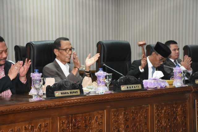 Perda APBD 2019 di Sahkan DPRD Kampar