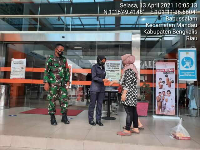 Pertama Memasuki Ramadhan TNI Koramil 04/Mandau Tetap Semangat Lakukan Pengecekan Prokes C-19