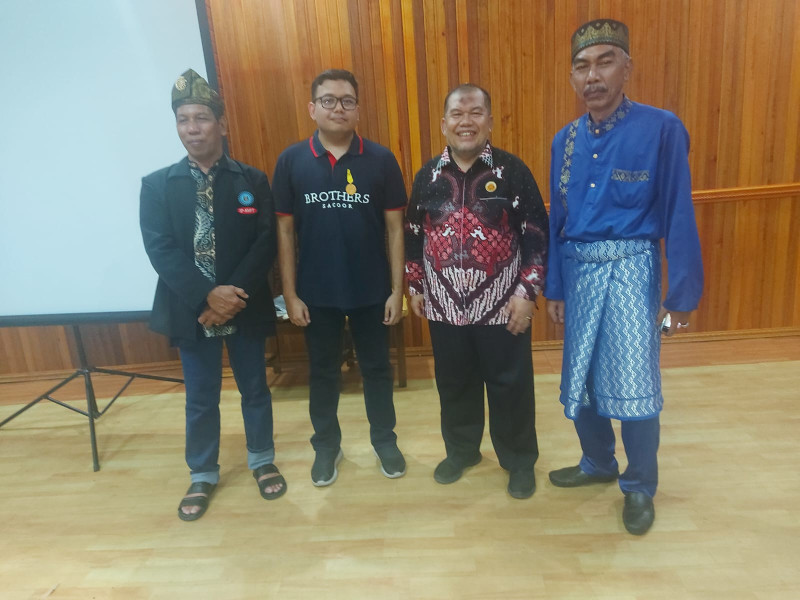 Diraja Air Tiris Melayu Kampar, Buka Central Keagenan Parfum Produk Malaysia
