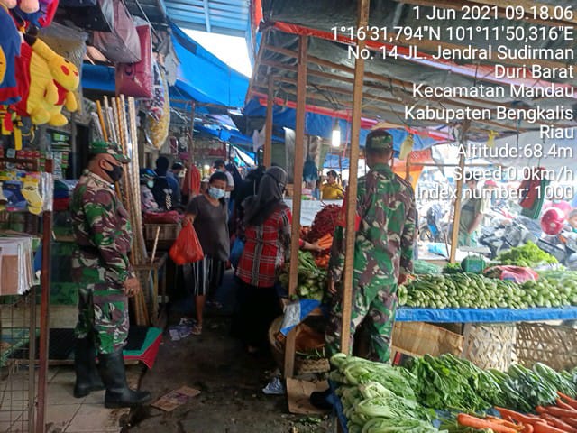 TNI Koramil 04/Mandau, Cek Pasar Sartika Terkait Prokes C-19