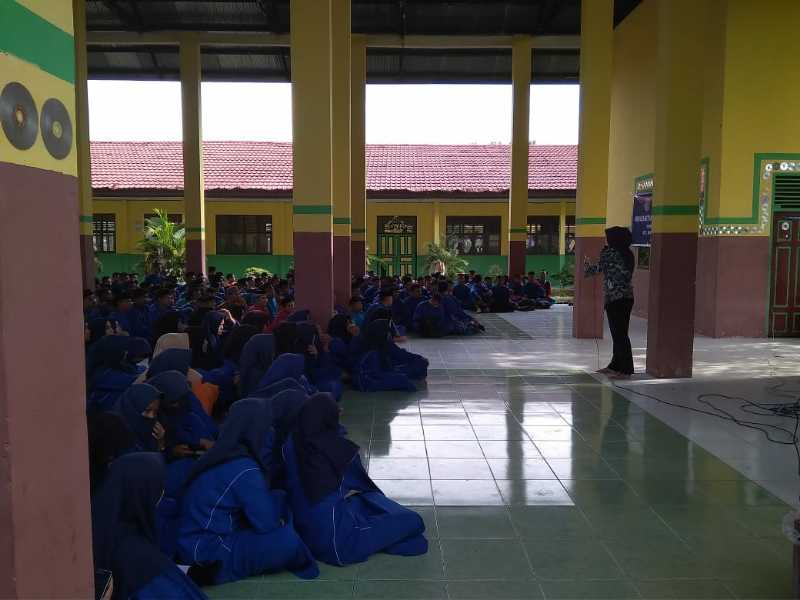 Sat Narkoba Polres Siak Taja Sosialisasi Bahaya Narkotika Di SMKN 1 Mempura