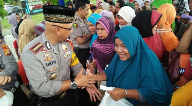 Tim Jumat Barokah Polresta Pekanbaru Santuni Petugas Kebersihan di RTH