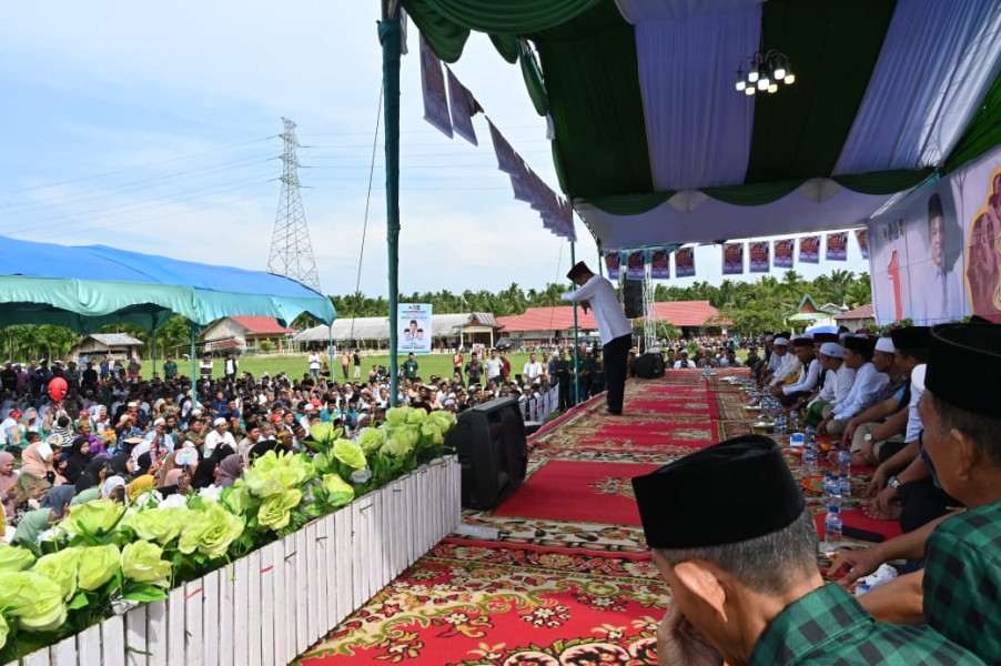 Dihadapan Puluhan Ribu Warga Kemuning, UAS Apresiasi Kinerja SF. Hariyanto Saat Menjabat PJ. Gubernu