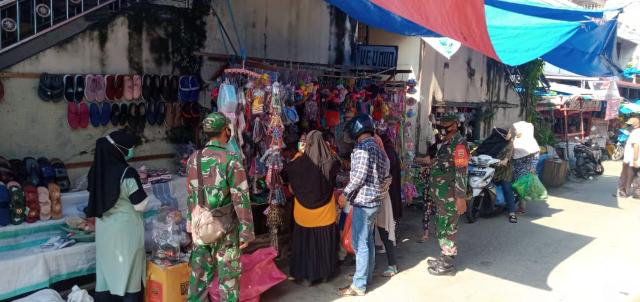 Babinsa: Tetap Ingat Terkait Protkes Dan Selalu Gunakan Masker Saat Bepergian