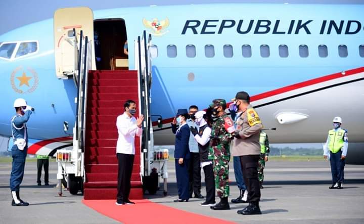 Presiden Jokowi Tinjau Posko Penanganan dan Penanggulangan Covid-19 Provinsi Jatim