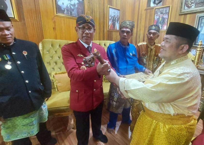 Dewan Pendiri LKPASI Sambangi Istana Darul Rahmad Kerajaan Air Tiris Melayu Kampar