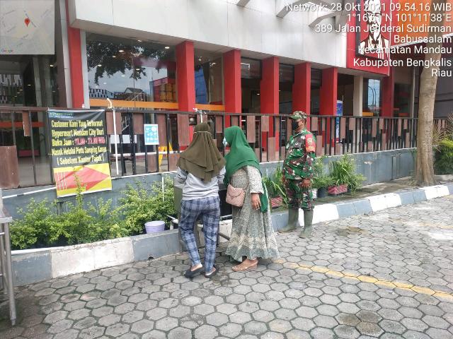 TNI Koramil 04/Mandau Selalu Cek Kegiatan Pengunjung  Mall City Mandau Terkait C-19