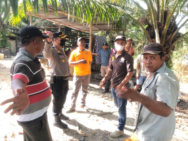 Polsek Pinggir Bersama BBKSDA Riau Pasang Perangkap Untuk Jerat Hariamau Yang Ancam Warga Tasik Sera