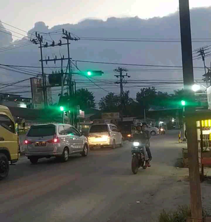 Traffic Light Simpang Melati-Garuda Sakti direspon baik dishub Kota, Masih Perlu Evaluasi !