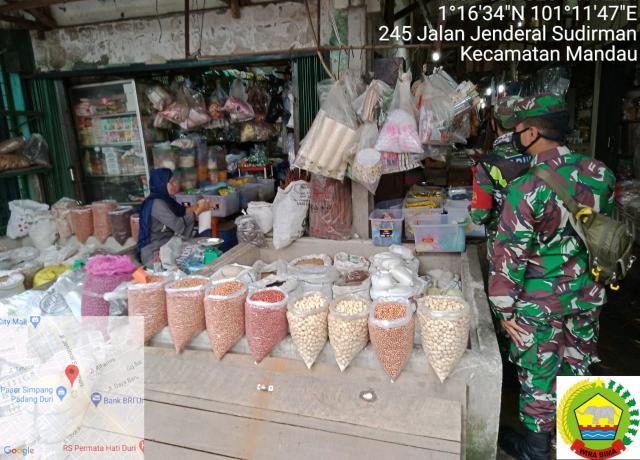TNI Koramil 04/Mandau Cek Keruman di Pasar Sartika Guna Hindari C-19