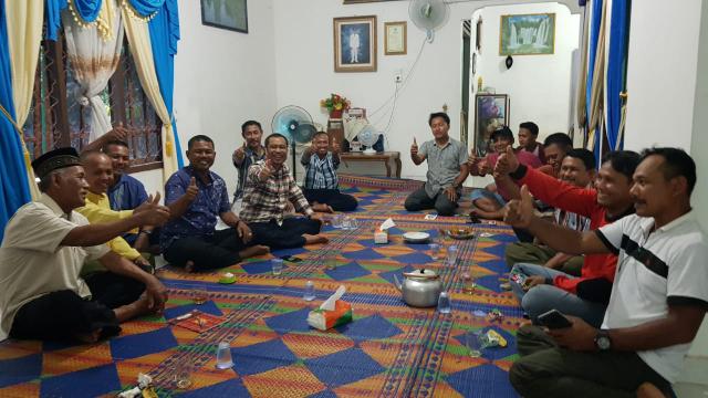 Bakal Cawabup Bagus Santoso Jumpai Warga Desa Bukit Kerikil Urus KTP Dan Bayar Pajak Susah.