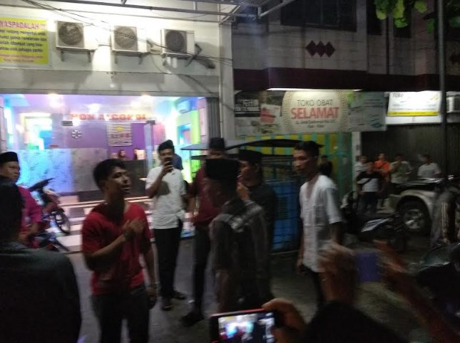 Camat Batin Solapan Mengamuk Dan Obrak Obrik King Karaoke Duri