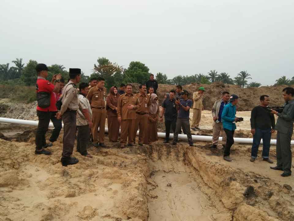 Galian C di belakang SMPN 8 Bathin Solapan Tak Berizin, Amril Mukminin Tinjau Lokasi