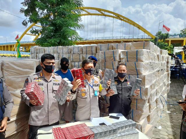 Polda Riau Amankan Rokok Tanpa Cukai Dan Dokumen, Senilai 4,9 Milyar