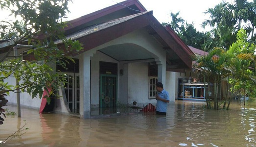 Banjir Terparah,,Masyarakat Korban Banjir Minta Pintu Air Dibongkar