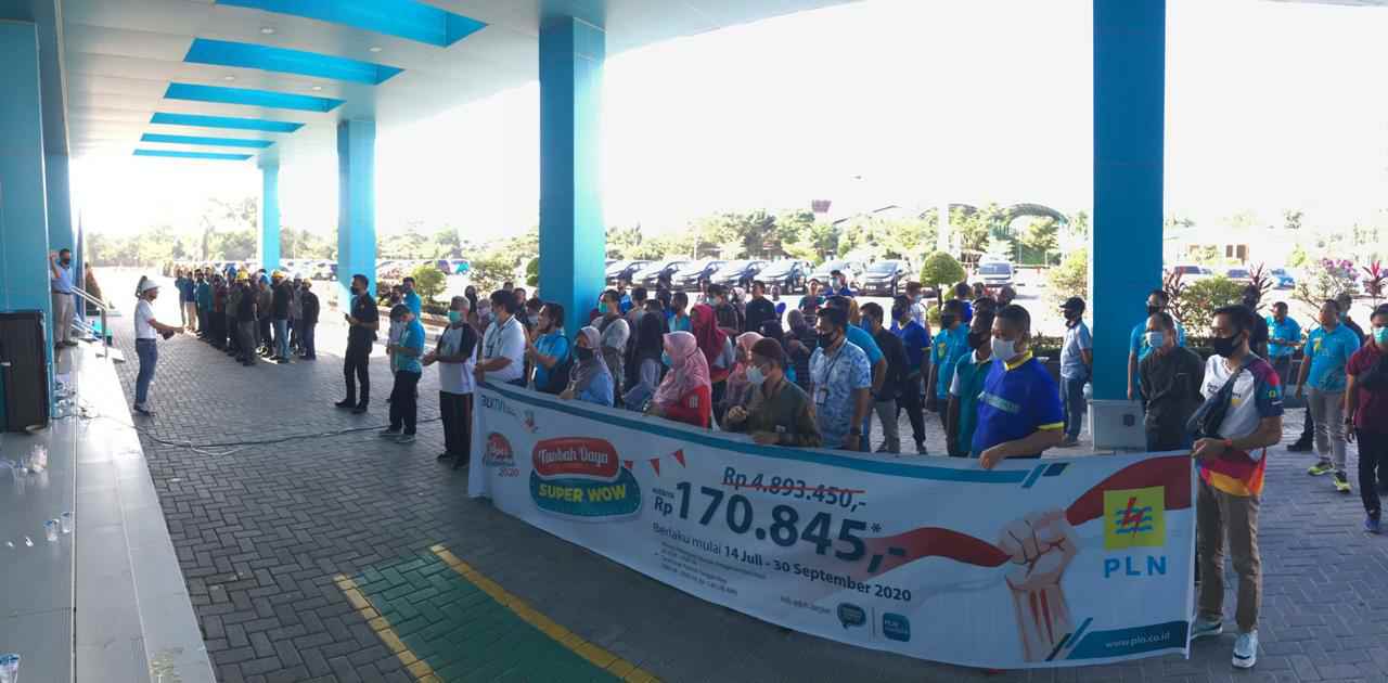 Promo Tambah Daya Super WOW, Pegawai PLN UIWRKR Tawarkan Langsung ke Rumah Pelanggan