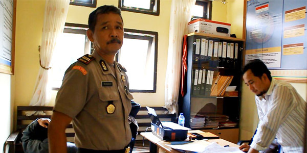 Polsek Rambah Hilir Kawal Ketat Distribusi Logistik UN SMP 2016