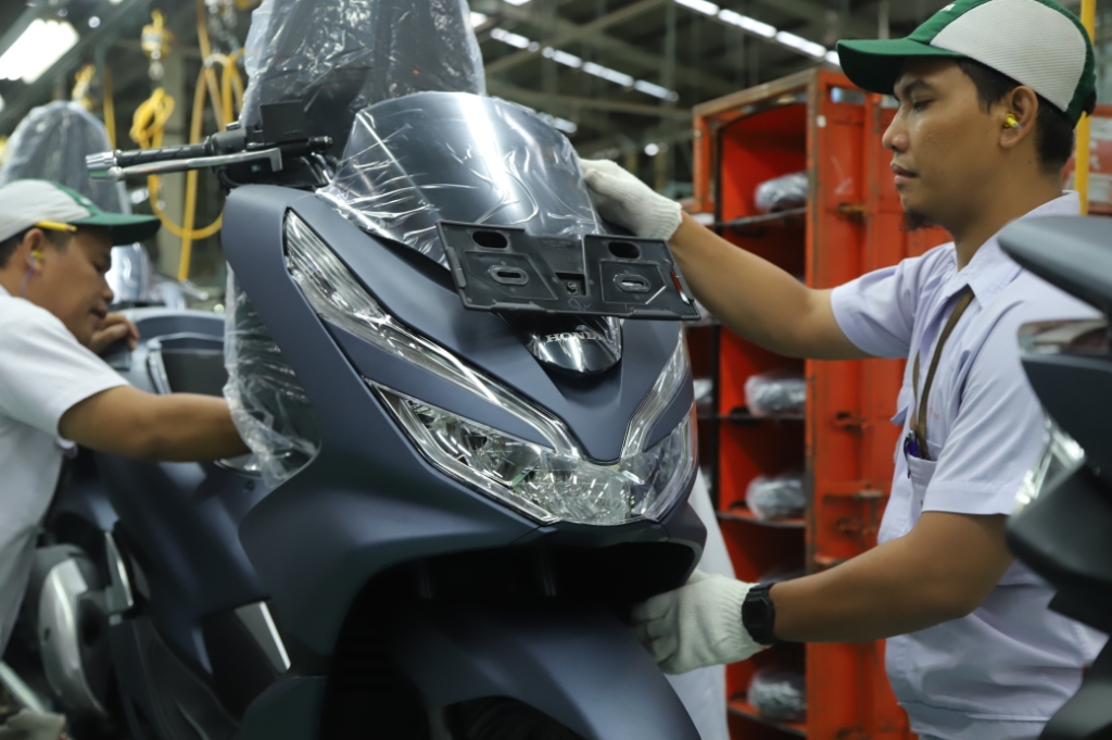 Hadirkan Warna Baru, Skutik Besar Honda PCX Semakin Mewah