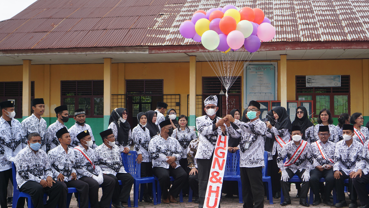 SMKN 3 Dumai Lepas Balon HGN 2021 Dengan Meriah