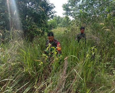 Babinsa Koramil 03/Mandau Siaga Karhutla di Wilayah Pos Ramil Batsol