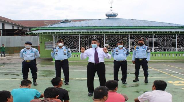 Lapas Kelas II A Bengkalis Gelar Razia Rutin Guna Cegah Masuknya Barang Terlarang Masuk di Blok Huni