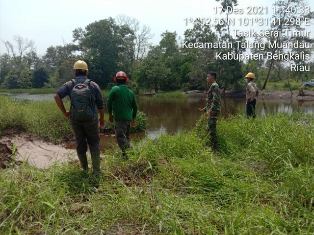 TNI Koramil 04/Mandau Cek Lahan Yang Mengundang Api Dan Rawan Terbakar di Desa Tasik Serai