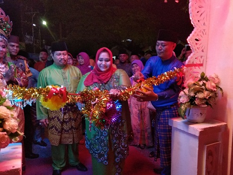 Ketua TP PKK Buka Stand Bazar MTQ Kecamatan Bathin Solapan