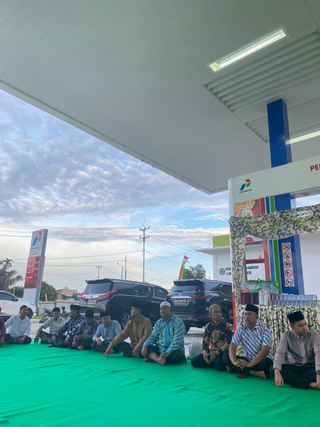 Diraja Air Tiris Melayu Kampar bersama masyarakat kel. Batu Besurat Kec. XIII Koto Kampar Buka puasa