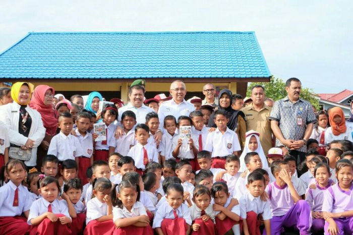 Gubri Blusukan Sambil Sumbang 5 Laptop di SD Negeri 3 Rupat Utara
