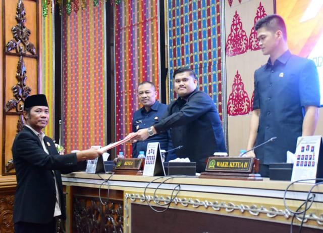 Wakil Bupati Bengkalis Dengarkan Laporan Banggar DPRD Terhadap LKPJ Tahun 2024 dan Beri Tanggapan