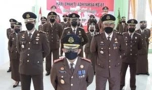Peringati   Hari Bhakti Adhyaksa Ke - 61 Tahun Kejari Dumai Berbagi Dengan Masyarakat Kurang Mampu