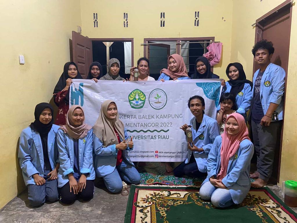 Ciptakan inovasi cerdas, mahasiswa KKN UNRI buat singkong menjadi gula cair