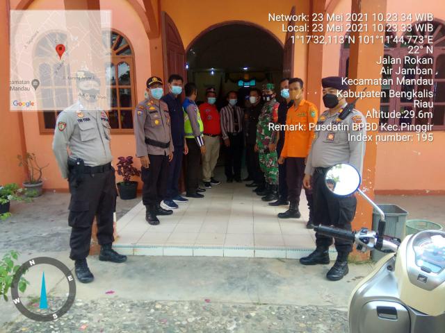 TNI Koramil 04/Mandau Bersama Kabag OPS Polres Bengkalis Siagakan PPKM Ditempat-tempat Ibadah