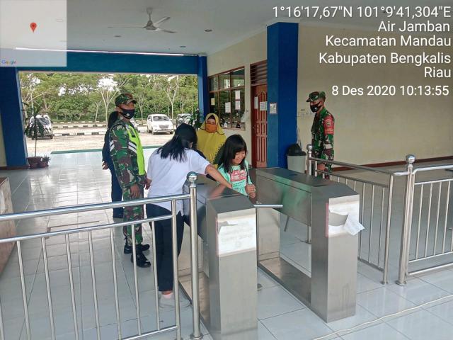 Tetap Waspada, TNI Himbau Pengunjung Jaga Jarak dan Wajib Masker Sesuai Protokol Kesehatan