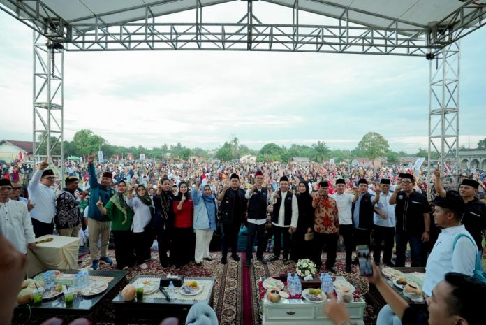 UAS Ajak Masyarakat Dukung Abdul Wahid Gubernur dan Kasmarni Bupati