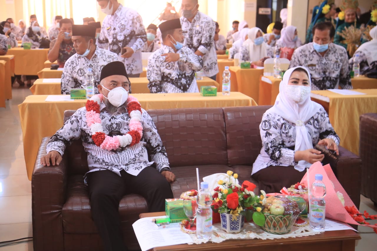 Bupati Labuhanbatu Menghadiri Pelantikan Pengurus PGRI Kabupaten Labuhanbatu Periode 2020-2025